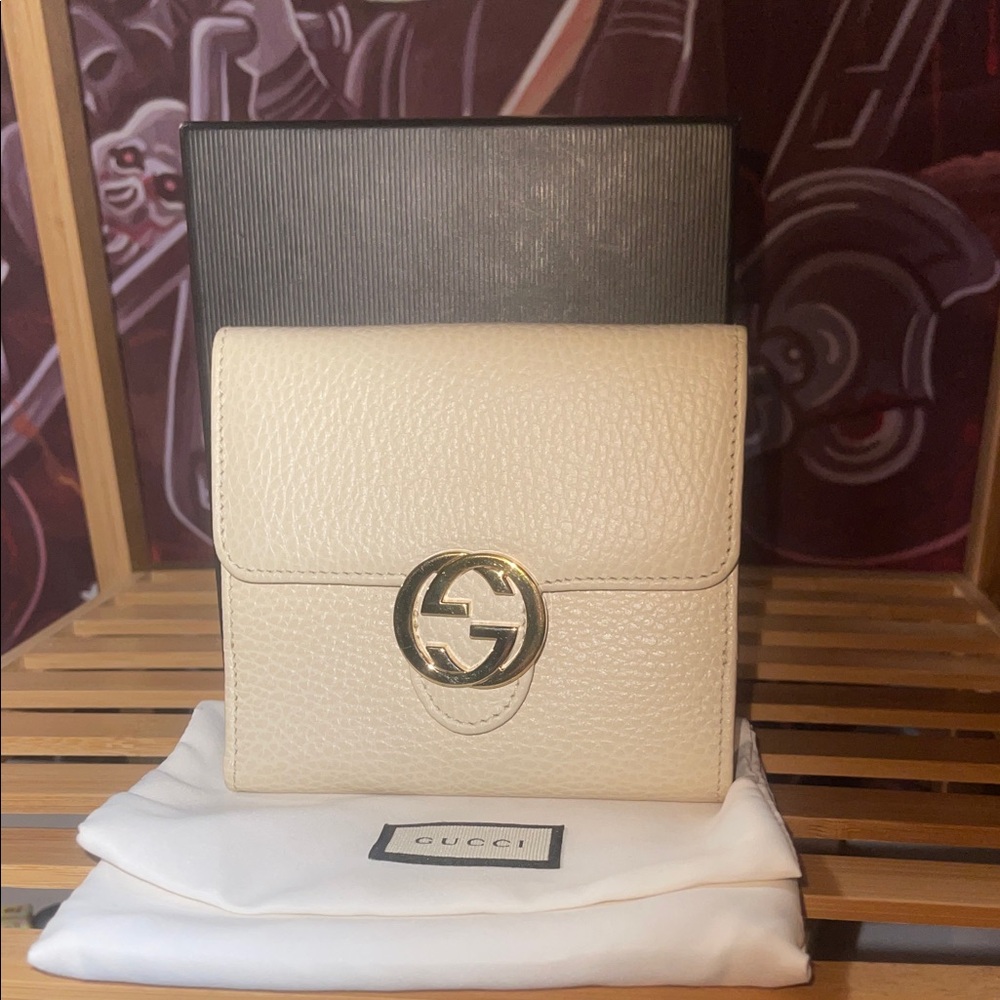 Gucci Ivory Leather Wallet with Gold Logo